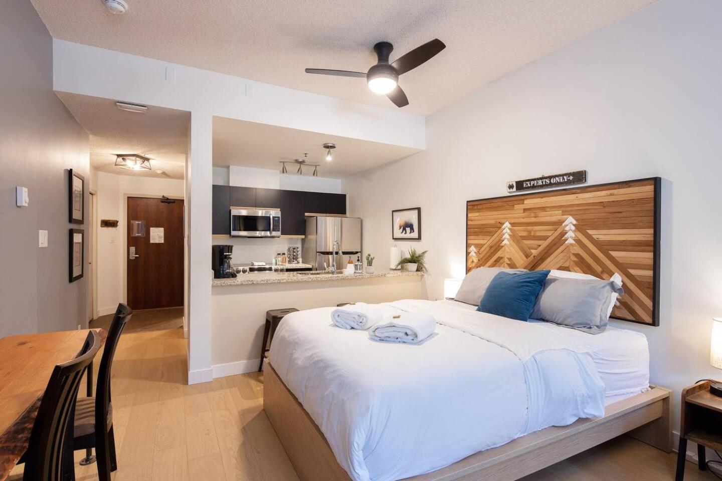 Newly Renovated Ski In Out W Pool 2 Hot Tubs Whistler Eksteriør billede