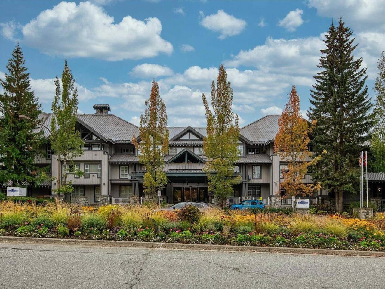Newly Renovated Ski In Out W Pool 2 Hot Tubs Whistler Eksteriør billede